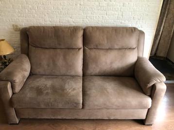 Twee zits bank met twee losse stoelen