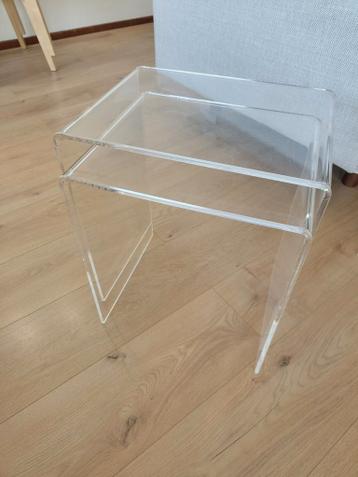 Gratis: IKEA transparante acryl bijzettafels (nesting)
