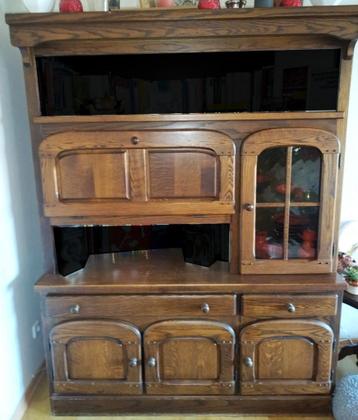 Massief eiken woonkamerkast, gratis af te hal
