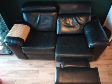 Verstelbare zwartleren tweezitsbank