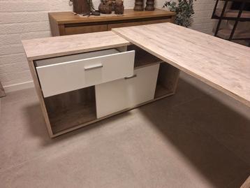 Gratis l-vormig hoek bureau. Opbergkast met tafel