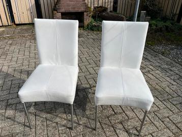 2 eetkamer stoelen