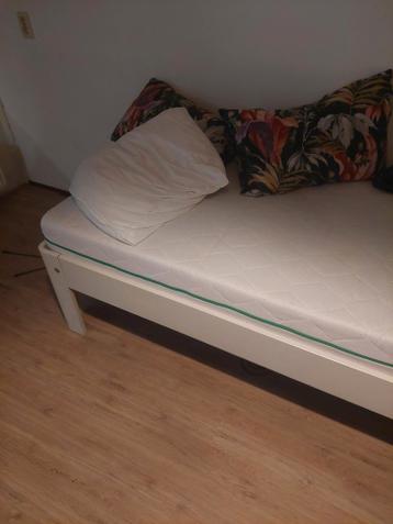 Bed met verstelbare bodem