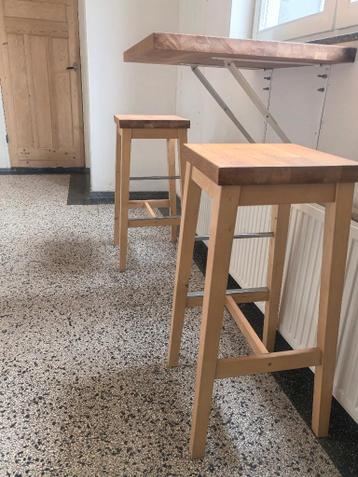 Stoelen met opklaptafel
