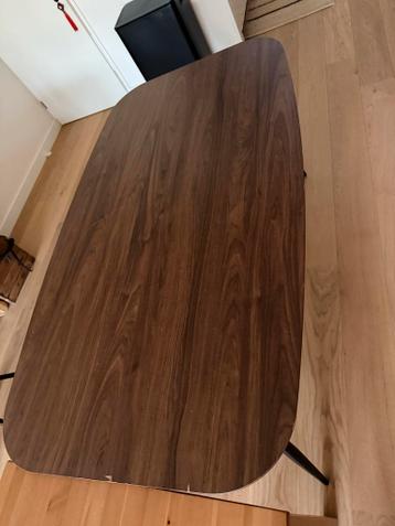 Gratis eettafel van walnootfineer (160x90 cm)