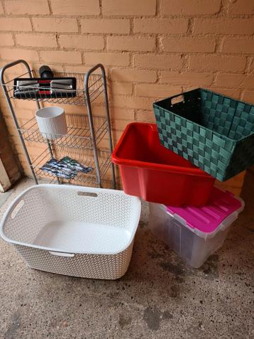 Gratis spullen - rekje opbergbakken wasmand etc