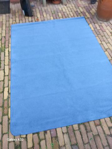 Vloerkleed blauw 220 x 165 cm.