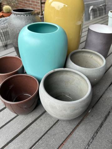 Vazen en bloempotjes gratis af te halen