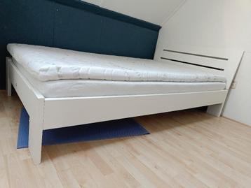 Bed / twijfelaar  120 x 200 cm