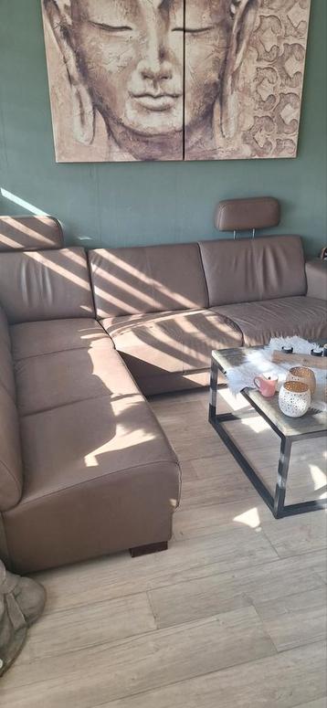 GRATIS Leren bruine hoekbank met bijpassende poef