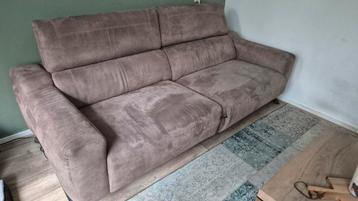 Nette bank met elektrisch uitschuifbaar liggedeelte