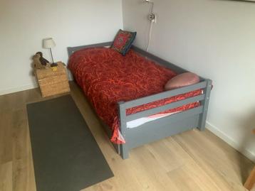 GRATIS. Logeerbed met goede matras en uitschuifbare onderbak