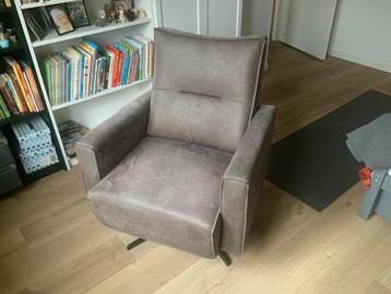 GRATIS: Keurige antracietkleurige draaibare fauteuil