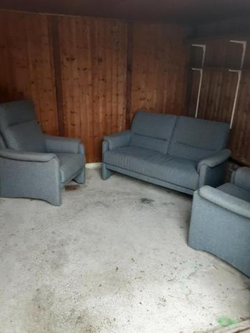 2 zits bank en 2 fauteuils  GRATIS blauw grijs