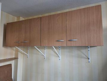 Gratis 2 kastjes met ophang beugels