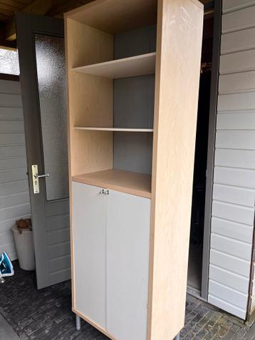 Kast met achterwand en deurtjes - Ideaal voor schuur