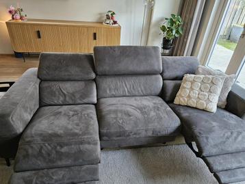 Gratis afhalen zeer nette bank, voetensteun uitschuifbaar