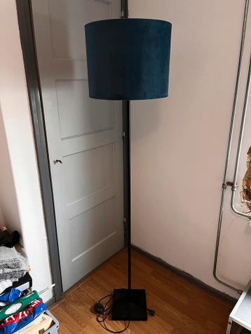 Moderne Staande Lamp met Donkerblauwe Kap