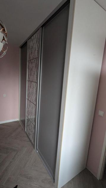 Inbouwkast met schuifdeuren