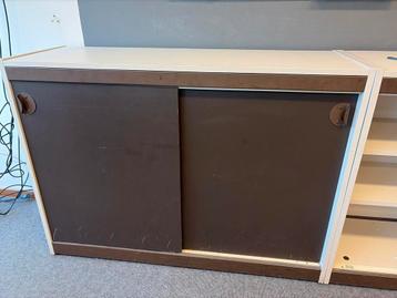 Kast met schuifdeuren en planken 2 stuks!