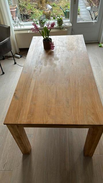Teakhouten eettafel gratis