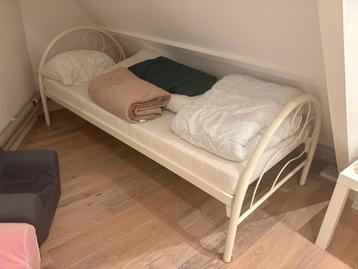 Gratis 1 persoonsbed met matras