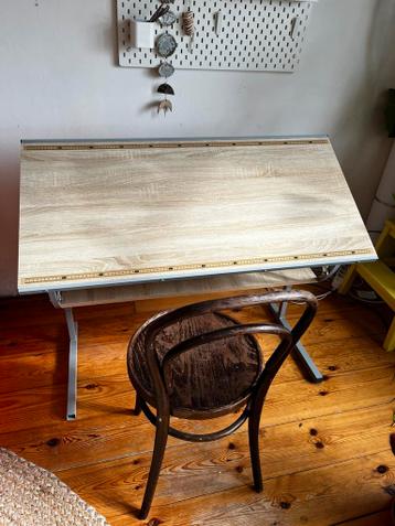 GRATIS Drafting Table / Desk