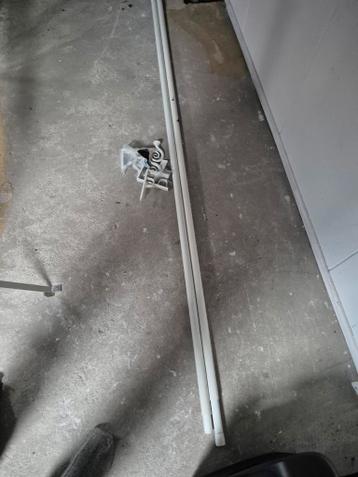 Witte gordijnroede met accessoires