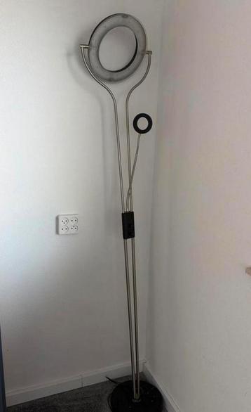 Gratis vloerlamp met ringvormige lichtbron