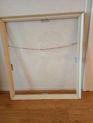 Mooie oude lijst 58x61 cm (buitenmaat) met glas