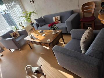 Complete zitgroep: 2 zitbanken en 2 fauteuils