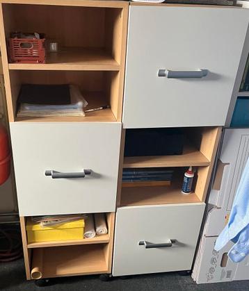 Gratis kantoor kasten met lades en open vakken