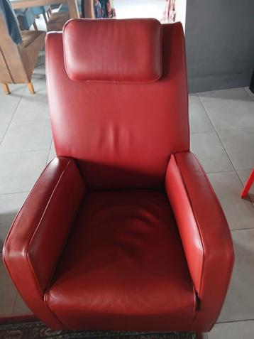 2 gratis Rood lederen fautuils