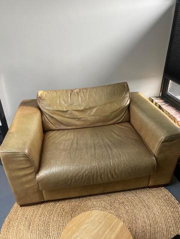 Loveseat henders & Hazel