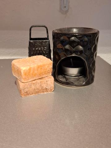 GRATIS! Zwarte geurbrander met theelichtje en rasp