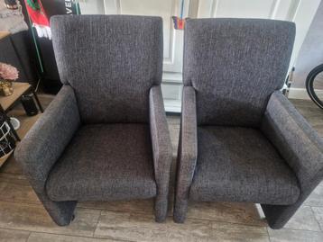 6 donkergrijze stoelen gratis af te halen