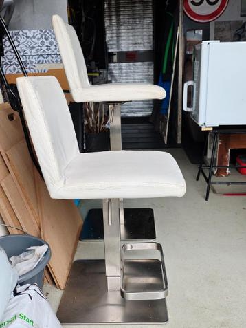 2 barkrukken gratis (alleen ophalen)