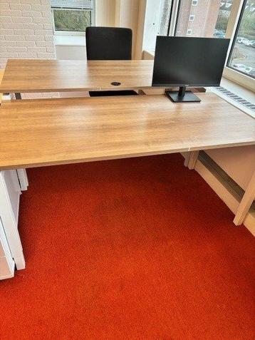 Gratis: Diverse bureaus en ladenkastjes