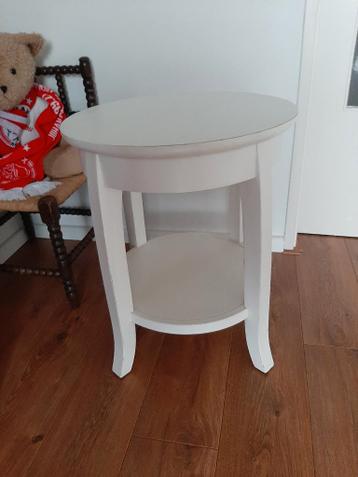 Mooi wit bijzettafeltje massief hout
