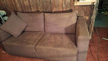 Gratis bruine bank met kussens