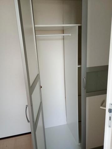 Kledingkast met hang- en leggedeelte