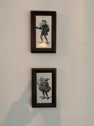 Twee ingelijste tegels