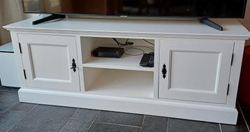 Wit geverfd tv meubel