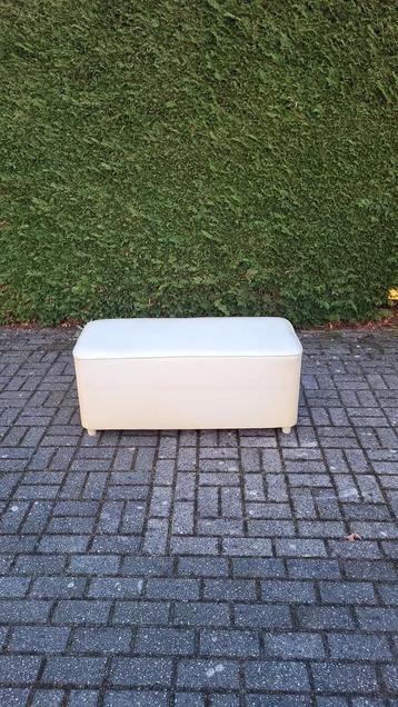 Stevige rechthoekige poef van afwasbaar kunstleder