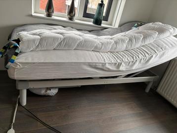Electrisch verstelbaar één persoonsbed,