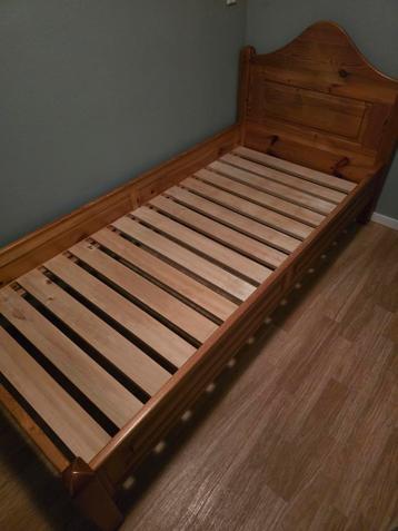 Houten eenpersoonsbed 200x90cm zonder matras