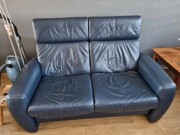 Gratis af te halen: Donkerblauwe lederen 2- en 3-zits bank.