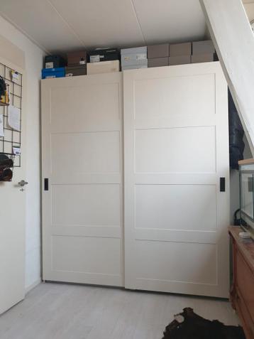 Gratis: Ruime witte schuifdeurkast kledingkast