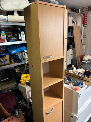 Houten kastje 180x30x30cm