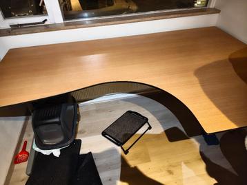 Hoekbureau van 2m breed